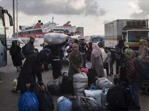 Yunan adalarındaki düzensiz göçmenler ana karaya taşınıyor