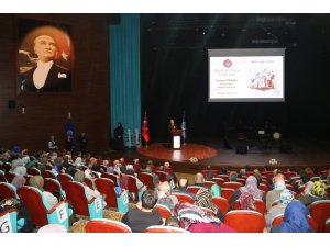 Uşak’ta Osman Tıraşçı’nın katılımıyla ‘Peygamberimiz ve Aile’ konulu konferans düzenlendi