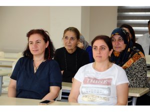 Ataşehir’de kurulan Ataevlerinde eğitim ve seminerler devam ediyor