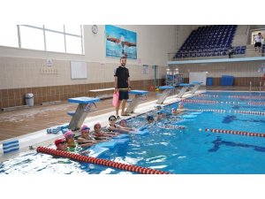 Adıyaman Belediyesi kış spor okullarında yüzme kursu eğitimleri başladı