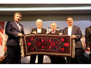 Nihat Hatipoğlu, Kepsut’ta Mevlidi Nebi konferansı verdi