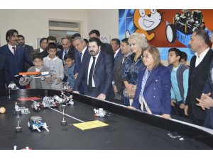 Şahin ve Belediye Başkanlarından kodlama eğitimi alan öğrenciler ziyaret
