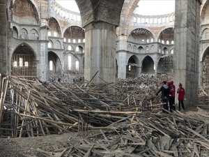 Gaziantep'te cami inşaatında çöken iskelenin altında kalan inşaat mühendisi aranıyor