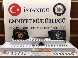 Zeytinburnu’nda polis meyve sandıkları arasında uyuşturucu ele geçirdi