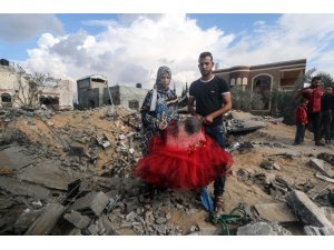 Yeni evlenen Filistinli çift, İsrail’in saldırısında evsiz kaldı