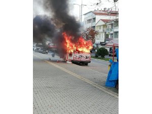 Tüpü patlayan köfte karavanı alev alev yandı