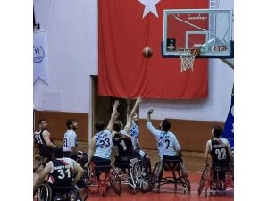 ADÜ Genç Efeler Spor Kulübü Tekerlekli Sandalye Basketbol Takımı 3’te 3 yaptı