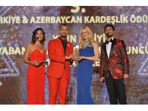 AK Parti Kurucu üyesi, İstanbul eski milletvekili Kuzu’ya ’yılın en iyi siyasetçisi’ ödülü