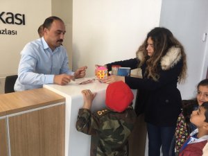 Köy okulu öğrencilerinden Mehmetçiğe anlamlı destek