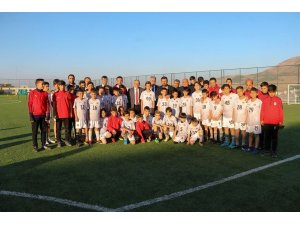 Bülent Uygun, Yerköy Futbol Akademisini ziyaret etti