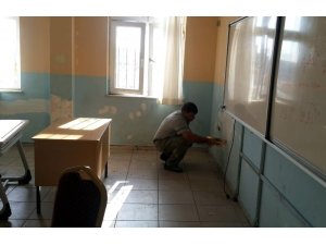 Akdeniz Belediyesinden okullara boya ve onarım desteği