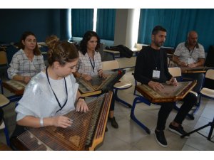 İTÜ akademisyenlerinden MEB bünyesindeki müzik öğretmenlerine müzik dersi