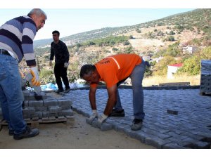 Akdeniz’in mahallelerinde yol çalışmaları devam ediyor