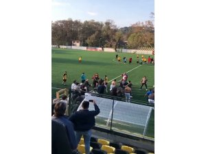 Beykoz’da amatör maçta tekme ve yumruklu kavga kamerada
