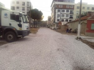 Yunusemre’den Atatürk Mahallesinde yol yapım çalışması