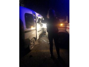 Ambulansla ticari araç çarpıştı: 5 yaralı