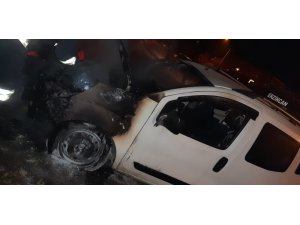 Park halindeki otomobil yandı