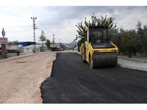 Mut’ta 1 ayda 9 bin ton sıcak asfalt döküldü