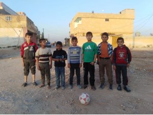 Tel Abyadlı çocukların futbol sevinci