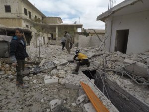 Rus savaş uçakları İdlib’ı bombaladı: 2 ölü