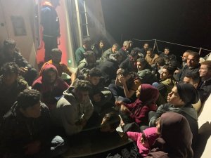 Mersin’de bir teknede 52 kaçak göçmen yakalandı