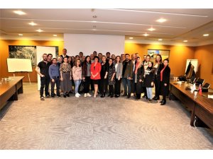 Çalışanlara kıyafet ve renk seçimi konusunda önemli ipuçları