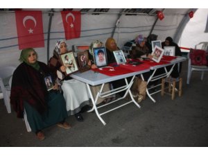HDP önündeki ailelerin evlat nöbeti 84’üncü gününde