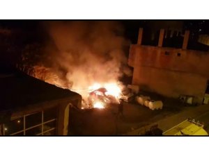 Kürtün’de hurda otomobil yangını korkuttu