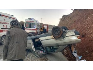 Manisa’da otomobil takla attı, 2 kişi ölümden döndü