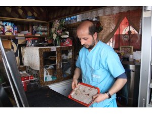 20 yıllık esnaf Talip Kocaman 10 yıldır kendini iyiliğe adadı