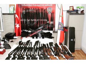 Konya’da bir araçta 78 adet tüfek ele geçirildi