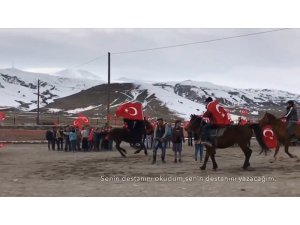 Öğrencilerin at sırtında Türk bayraklı klibi binlerce beğeni aldı