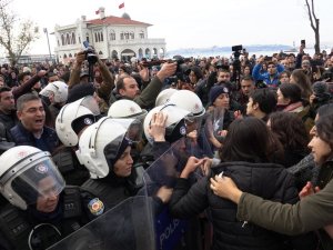 İstanbul Valiliği'nden Kadıköy'deki kadın eylemi sonrası gözaltılarla ilgili açıklama