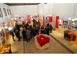 İlk Türk kadın mitingini anlatan resim sergisi açıldı