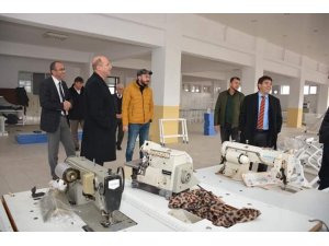 Kaymakam Kaya ve Başkan Bozkurt tekstil atölyesinde devam eden çalışmaları inceledi