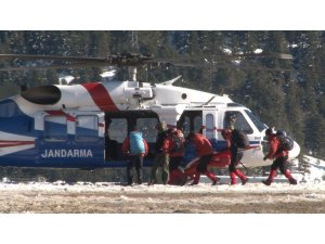 Kayıp dağcıları aramak için 40 kişilik özel tim helikopterle bölgeye sevk edildi