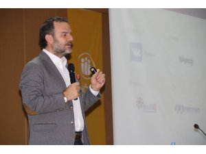 “Dijital Devrim ve Yeni Medya Düzeni” konferansı düzenlendi