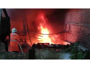 Zonguldak’ta mobilya atölyesinden büyük yangın