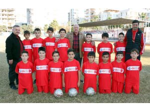 Erdemli’de futbol okuluna ilgi
