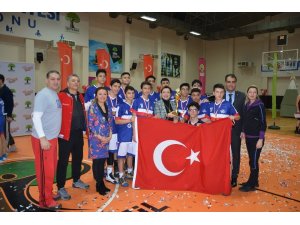 Türkiye’nin efsane okulu GKV, Kurtuluş Kupasını kazandı