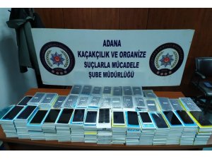 Adana’da 65 bin liralık kaçak telefon ele geçirildi
