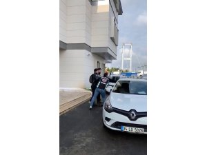 İstanbul’da motosiklete sırtüstü yatarak tek teker giden maganda yakalandı