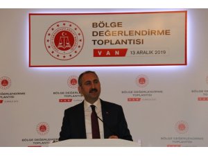 Adalet Bakanı Gül: “Hakim görünümlü militanların ayaklar altına alma girişiminde bulunduğu hukuku en üstte tutma kararlılığındayız”