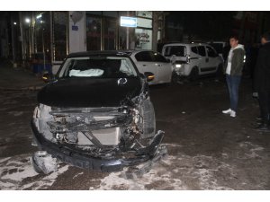 Elazığ’da zincirleme trafik kazası:4 yaralı