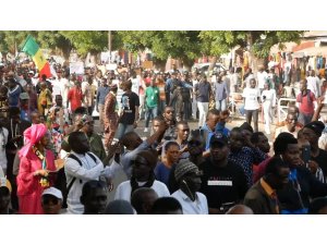 Senegalliler, elektrik zammını protesto etti