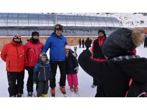 Vali Memiş, kayak severleri Palandöken’e davet etti