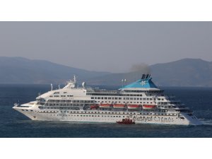 Sezonun son gemisi Kuşadası’nda