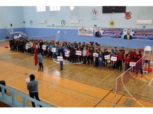 Ağrı’da ANALİG Badminton grup müsabakaları başladı