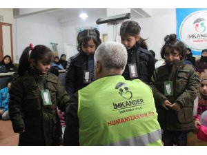 İmkander’den Suriyeli yetimlere mont ve ayakkabı yardımı