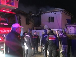 Niğde'de bir evde çıkan yangında 4 kişi öldü, 3 kişi yaralandı
